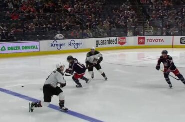 @max est un homme en mission... #NHLFaceOff...