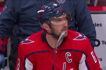 "Je t'ai dit."  Ovi savait juste que 732 était dans la timonerie ce soir.  #NHLFaceOff...