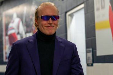 « Arrivez avec style. »  @patriklaine a ça.  #NHLFaceOff (: @bluejacketsnh...