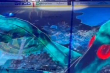 UNREAL Les @vegasgoldenknights savent faire le show !  #NHLFaceOff ( Twitter...