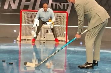 @waynegretzky l'a toujours !  #NHLFaceOff ( @br_openice, @nhlontnt)...