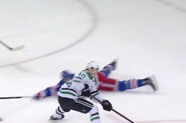 Premier match de la LNH.  Premier but dans la LNH.  Bravo, @jacobpeterson99 !  #NHLFaceOff...