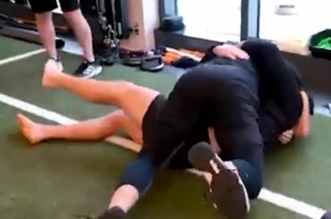 Bisous pour le nouveau contrat de Charlie McAvoy.  #NHLFaceOff ( @nhlbruins)...