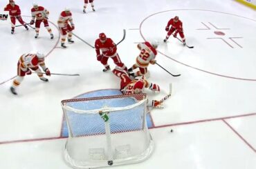 AVOIR.  DEHORS.  DE.  ICI.  Jacob Markstrom (@markstrom25) ne l'aura pas ce soir.  ...