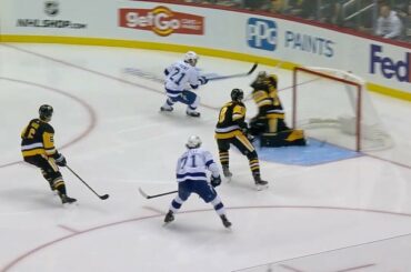 C'est tout le fromage sur le revers de Brayden Point....