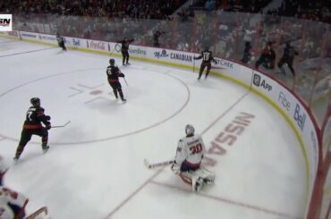 Down 4-1... et les @senators l'égalisent grâce à @drakebatherson9 !...