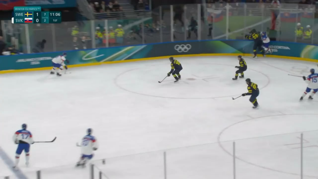 Juraj Slafkovsky lance un missile à pisse