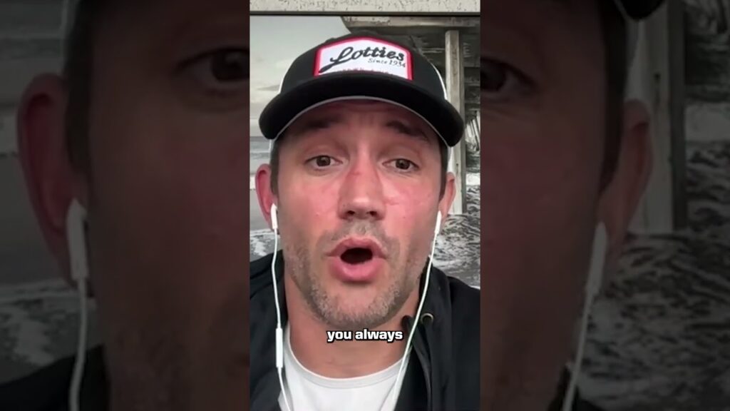 Alec Martinez adore ce qu&rsquo;il voit de Bedsy #nhl #chicagoblackhawks #connorbedard