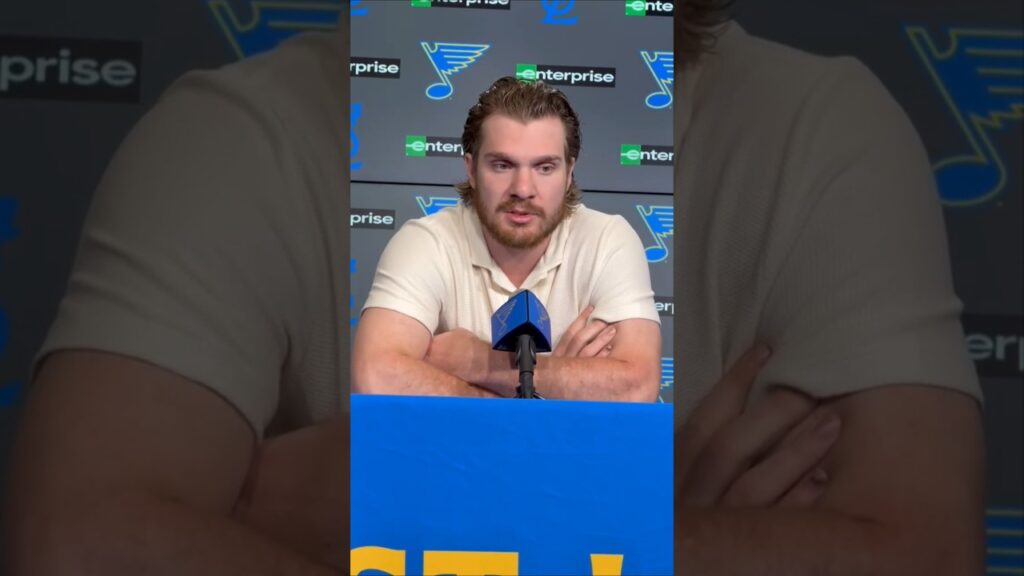 Jim Montgomery, Dylan Holloway et Robert Thomas discutent du lent début de saison des St. Louis Blues