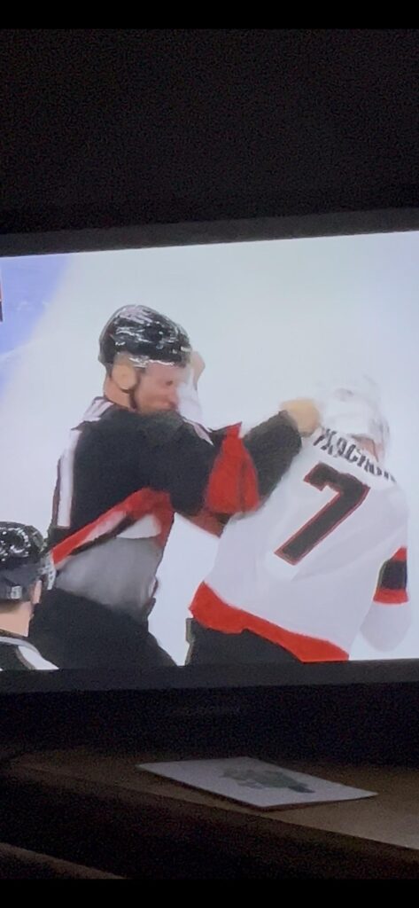 Combattez dans la première seconde du match d&rsquo;ouverture des séries éliminatoires 2026, nous sommes tellement de retour