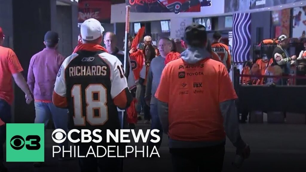 Les fans des Flyers de Philadelphie réagissent à la défaite du troisième match contre les Hurricanes de la Caroline