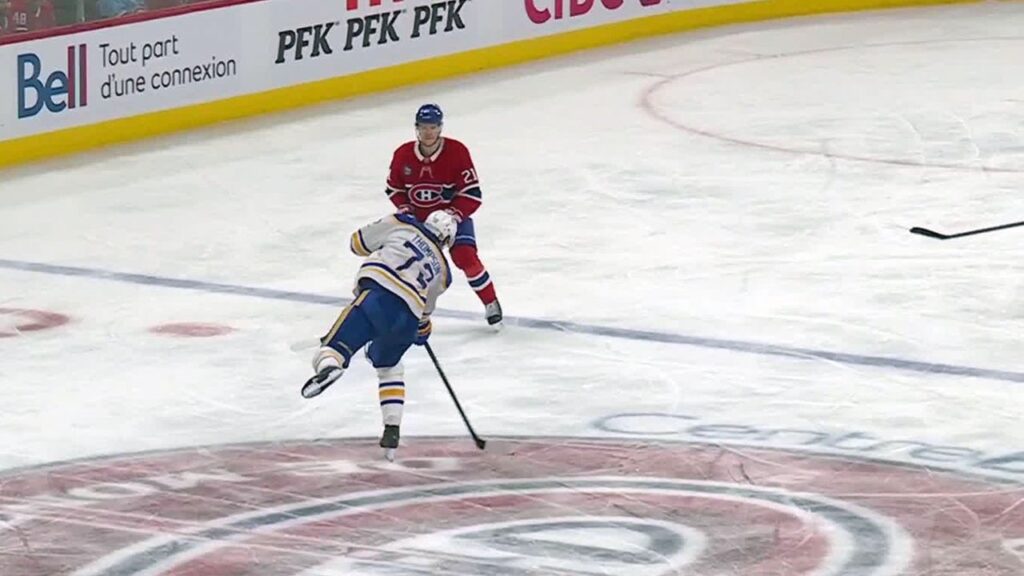 Les Sabres marquent un but IMPROBABLE du CENTER ICE !